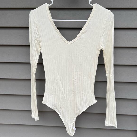 NWT Altar’d State size M Cream Ivory Ribbed Long Sleeve V-Neck Bodysuit - Picture 9 of 12